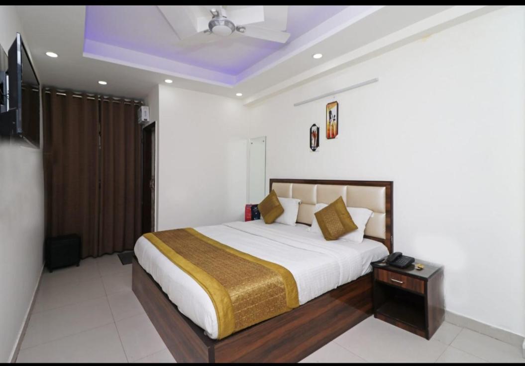 Hotel O Sweet Palace Нью-Дели Экстерьер фото