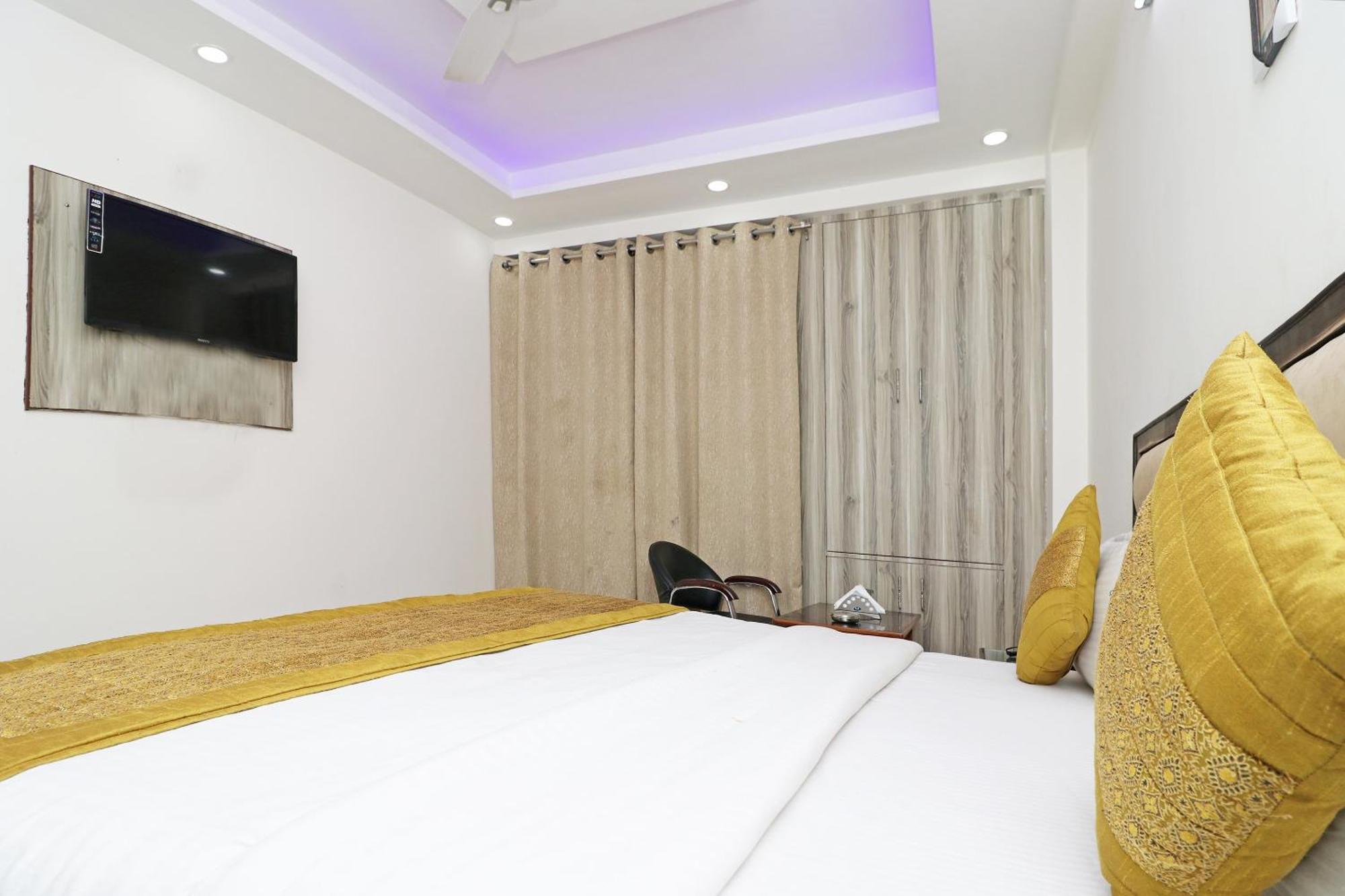 Hotel O Sweet Palace Нью-Дели Экстерьер фото