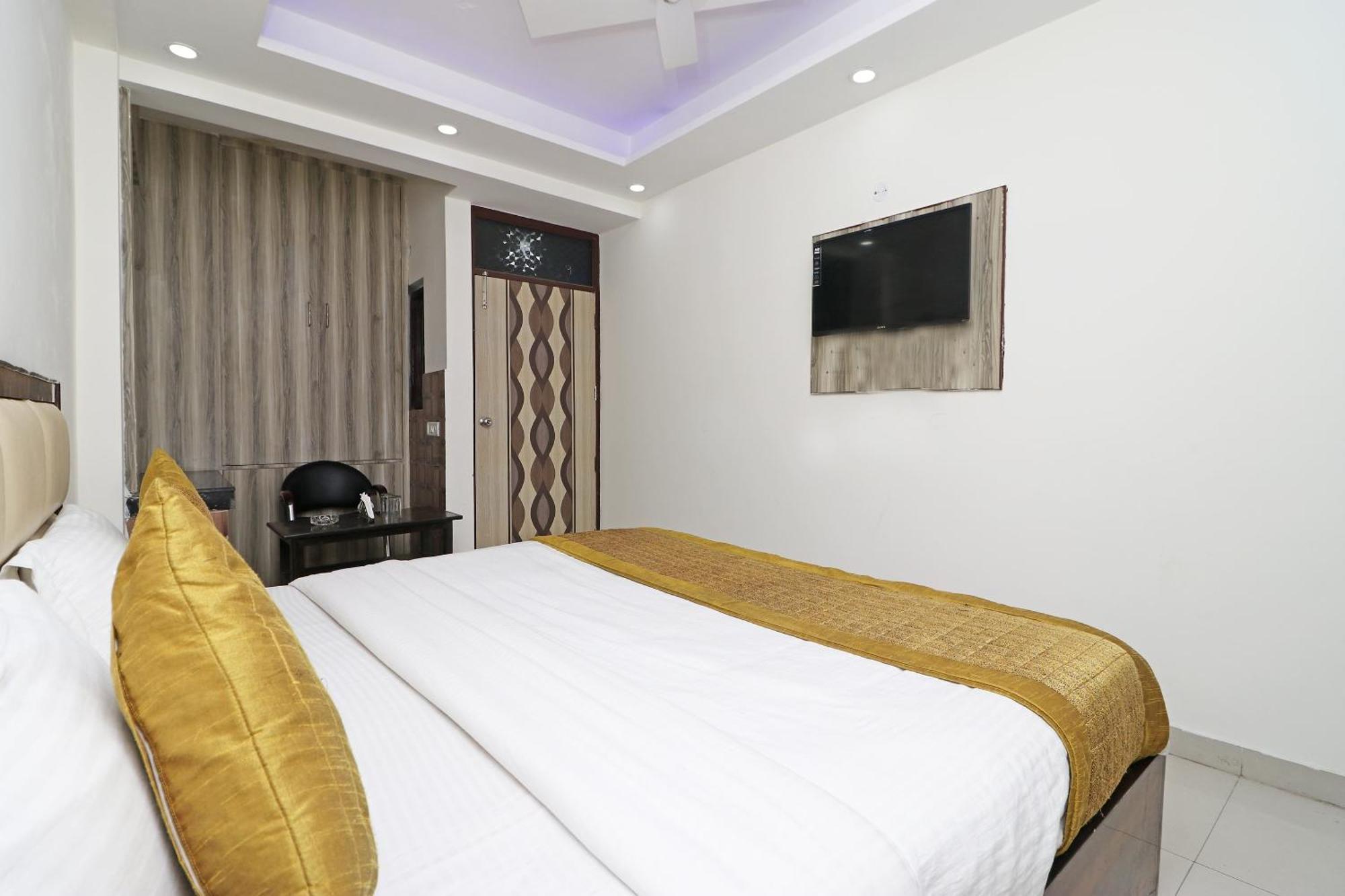 Hotel O Sweet Palace Нью-Дели Экстерьер фото