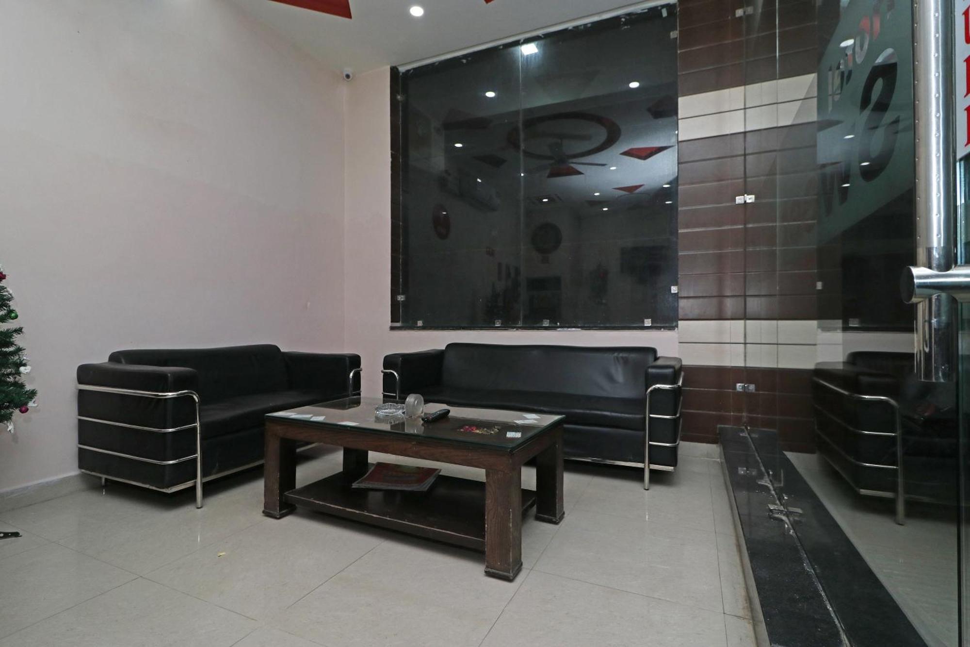 Hotel O Sweet Palace Нью-Дели Экстерьер фото